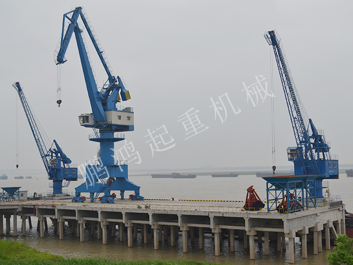HGQ10t-25m與MQ25t-25m 碼頭吊機